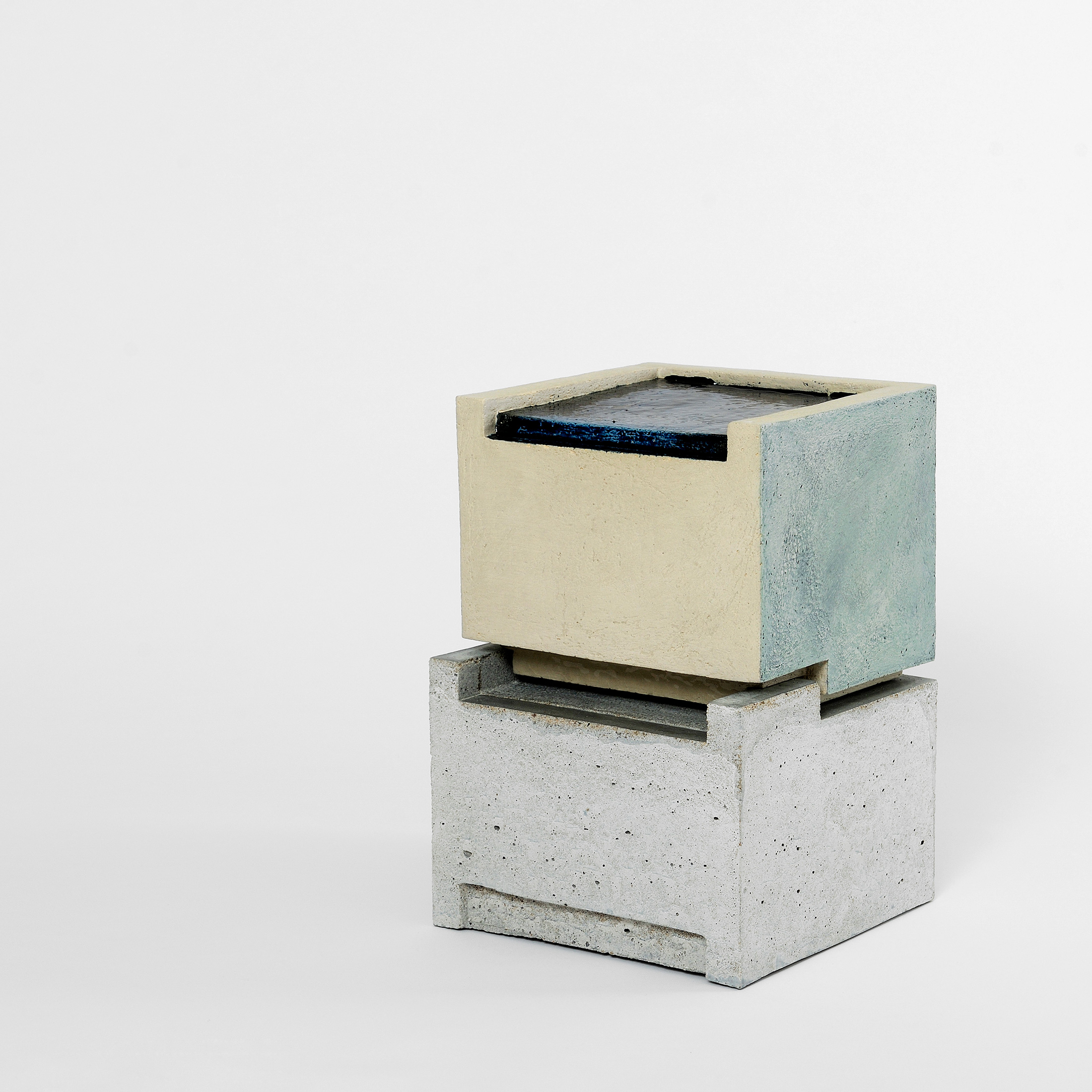 Zwei IV | 2013 | Steinzeug, Beton  30 x 30 x 50 cm