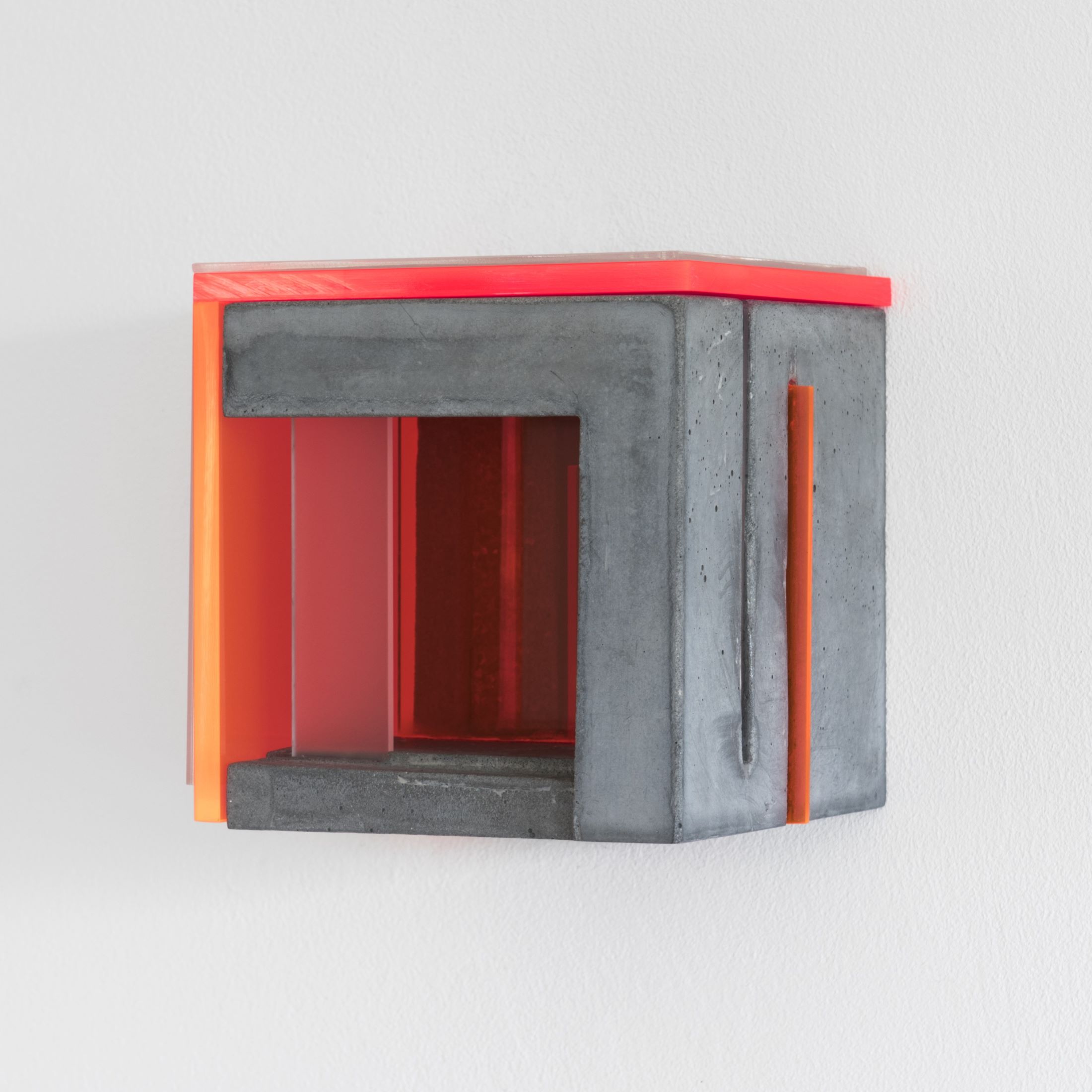 Box X/10 | 2023 | Beton, Acrylglas | 14 x 14 x 14 cm